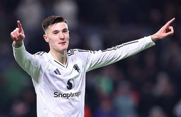 世界杯高清直播-费迪南德:卡里克会让谢什科受益,他理解前锋真正需要什么