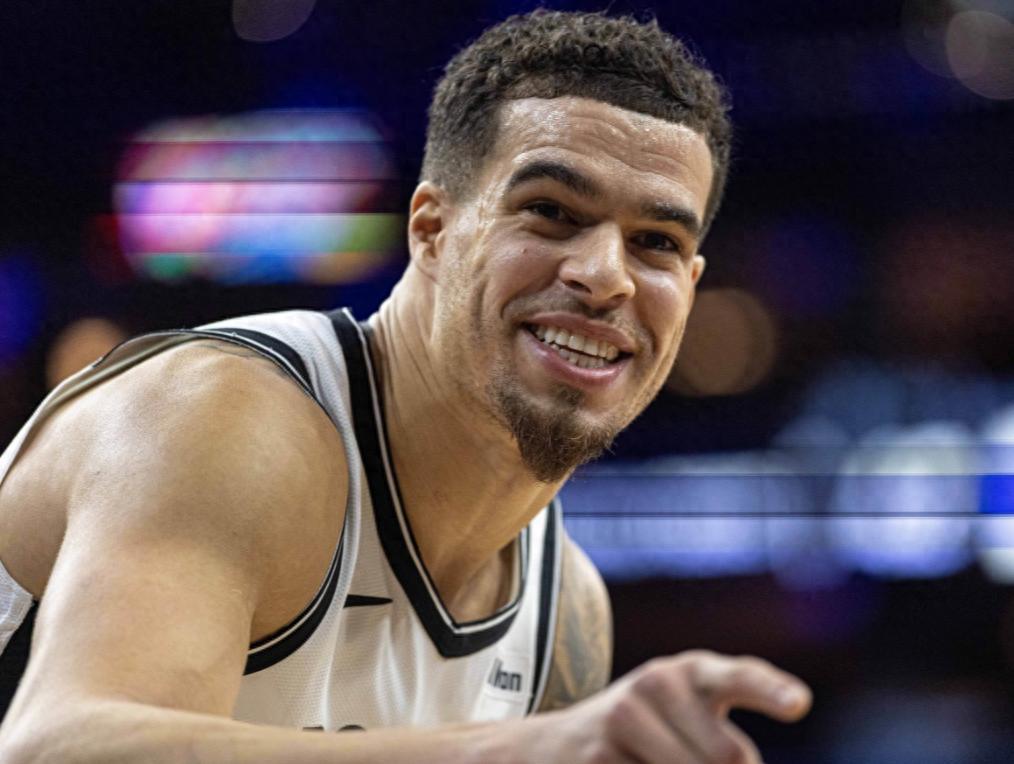 世界杯官方直播软件下载入口-都说你2亿太贵，如今场均26+7成巨星，绝杀公牛，勇士要出手了